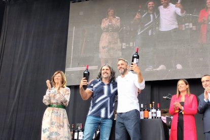 La DO Ribera nombra Embajador al presentador de Pasapalabra, Roberto Leal, y el humorista, J.J. Vaquero, recibe el premio Ribereño del año.  FOTOS: © ECB /  L. V.