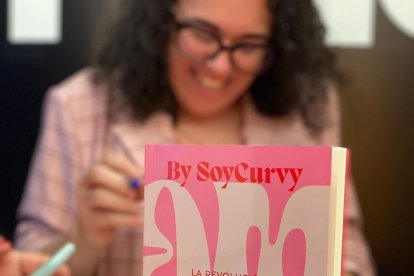 Raquel y Lidia han escrito 'La revolución del amor propio'. SOYCURVY