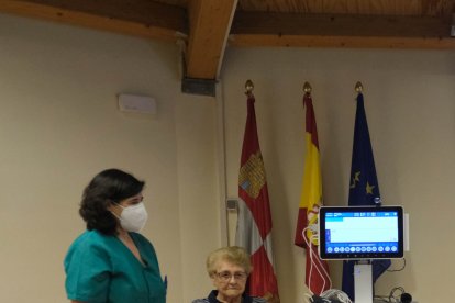 Aparato de telemedicina avanzada que la Junta implantará en 135 residencias de Burgos. ECB
