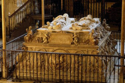 Mausoleo de los reyes de Castilla doña Juana y don Felipe, obra de Bartolomé Ordóñez y taller