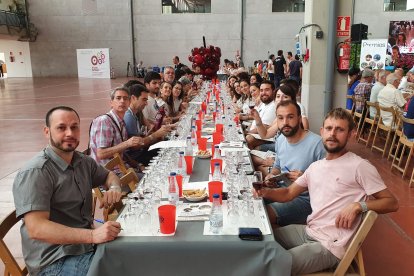 Jóvenes sobradamente preparados y dispuestos