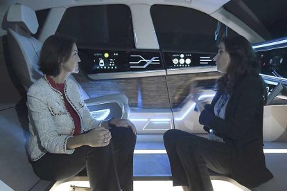 La ministra de Industria Reyes Maroto, comprobó recientemente en Burgos los avances de Antolín en el coche conectado.