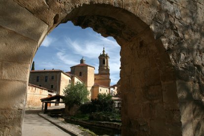 El Monasterio de Santo Domingo de Silos también trató de asociarse a la figura de Fernán González. ICAL