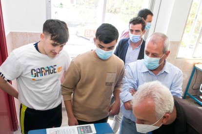 La iniciativa se desarrolla a través de un entorno de fabricación digital y empleando la cultura maker, cuya aplicación en el proceso educativo ha logrado reducir la tasa de abandono escolar en más de un 13 por ciento y aumentado la motivación del alumnado en más de un 62 por ciento. TOMÁS ALONSO