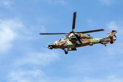Ejercicio simulado de intervención del Ejército en secuestro terrorista en el aeropuerto de Villafría. TOMÁS ALONSO