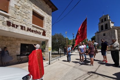 El párroco de la localidad bendecía el local el pasado domingo. E. RUIZ