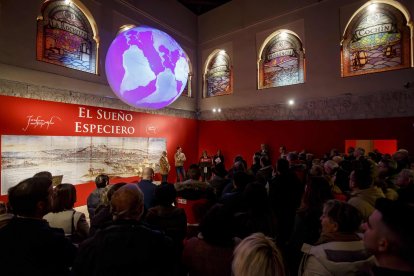 La muestra se podrá visitar en el Arco de Santa María hasta el 11 de junio. SANTI OTERO
