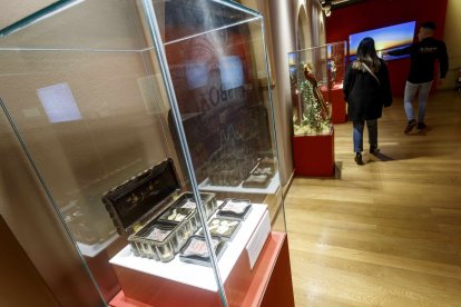 La muestra se podrá visitar en el Arco de Santa María hasta el 11 de junio. SANTI OTERO