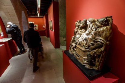 La muestra se podrá visitar en el Arco de Santa María hasta el 11 de junio. SANTI OTERO