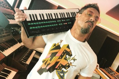 Israel Delgado, músico y alma máter de Siete 7 Black.