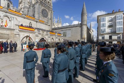 Celebración del Día del Pilar, patrona de la Guardia Civil, en la plaza del Rey San Fernando. SANTI OTERO