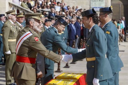 Celebración del Día del Pilar, patrona de la Guardia Civil, en la plaza del Rey San Fernando. SANTI OTERO