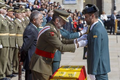 Celebración del Día del Pilar, patrona de la Guardia Civil, en la plaza del Rey San Fernando. SANTI OTERO