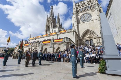 Celebración del Día del Pilar, patrona de la Guardia Civil, en la plaza del Rey San Fernando. SANTI OTERO