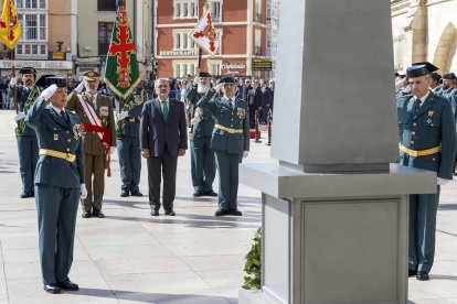 Celebración del Día del Pilar, patrona de la Guardia Civil, en la plaza del Rey San Fernando. SANTI OTERO