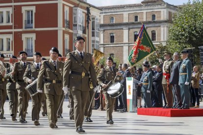 Celebración del Día del Pilar, patrona de la Guardia Civil, en la plaza del Rey San Fernando. SANTI OTERO