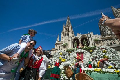 Celebración de la Ofrenda Floral en el día grande de las fiestas de San Pedro y San Pablo 2022. TOMÁS ALONSO