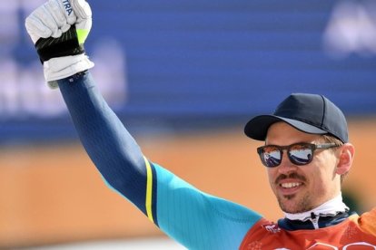 Andre Myhrer celebra su victoria en el eslalon.