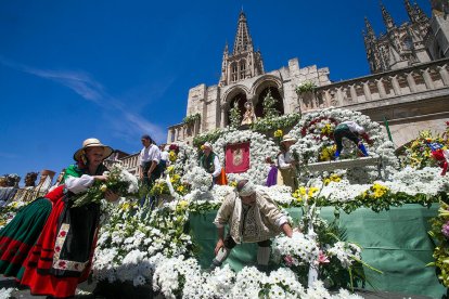 Celebración de la Ofrenda Floral en el día grande de las fiestas de San Pedro y San Pablo 2022. TOMÁS ALONSO