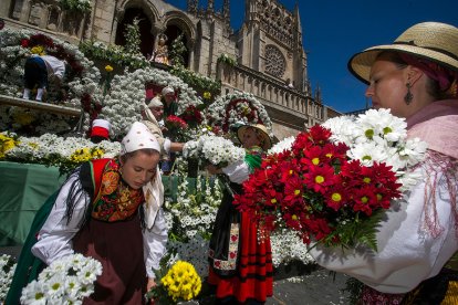 Celebración de la Ofrenda Floral en el día grande de las fiestas de San Pedro y San Pablo 2022. TOMÁS ALONSO