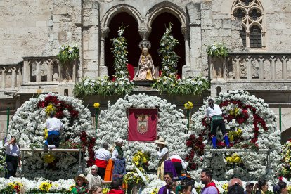 Celebración de la Ofrenda Floral en el día grande de las fiestas de San Pedro y San Pablo 2022. TOMÁS ALONSO