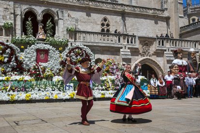 Celebración de la Ofrenda Floral en el día grande de las fiestas de San Pedro y San Pablo 2022. TOMÁS ALONSO