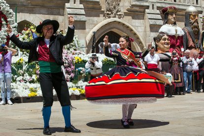 Celebración de la Ofrenda Floral en el día grande de las fiestas de San Pedro y San Pablo 2022. TOMÁS ALONSO