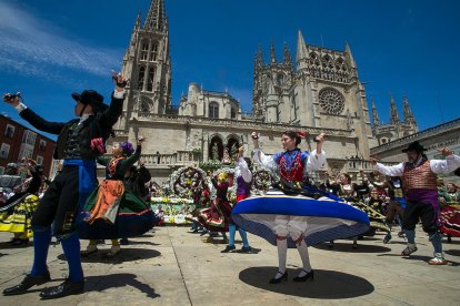 Celebración de la Ofrenda Floral en el día grande de las fiestas de San Pedro y San Pablo 2022. TOMÁS ALONSO