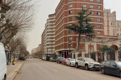 La calle Vitoria con un ambiente rojizo. L. G. L.