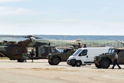 Ejercicio simulado de intervención del Ejército en secuestro terrorista en el aeropuerto de Villafría. TOMÁS ALONSO