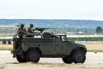 Ejercicio simulado de intervención del Ejército en secuestro terrorista en el aeropuerto de Villafría. TOMÁS ALONSO