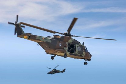 Ejercicio simulado de intervención del Ejército en secuestro terrorista en el aeropuerto de Villafría. TOMÁS ALONSO