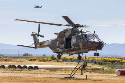 Ejercicio simulado de intervención del Ejército en secuestro terrorista en el aeropuerto de Villafría. TOMÁS ALONSO