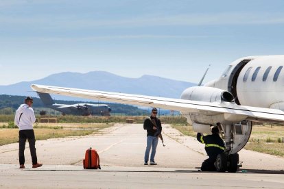 Ejercicio simulado de intervención del Ejército en secuestro terrorista en el aeropuerto de Villafría. TOMÁS ALONSO