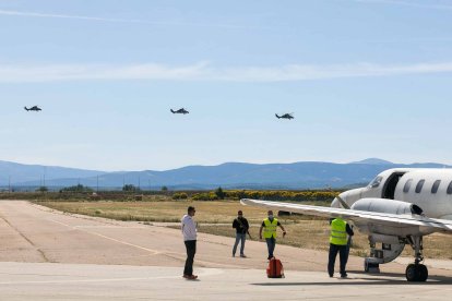 Ejercicio simulado de intervención del Ejército en secuestro terrorista en el aeropuerto de Villafría. TOMÁS ALONSO