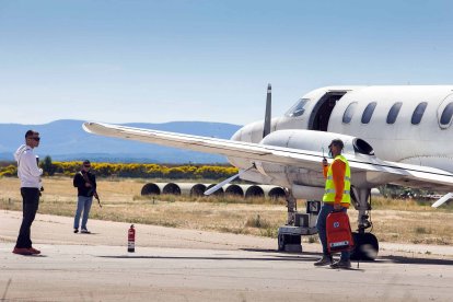 Ejercicio simulado de intervención del Ejército en secuestro terrorista en el aeropuerto de Villafría. TOMÁS ALONSO