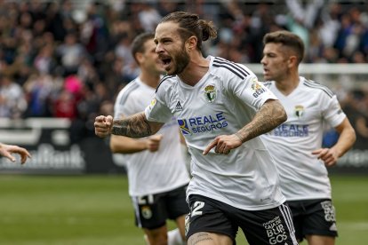 Los blanquinegros se llevaron la victoria con dos golazos sensacionales de Mumo y Curro. SANTI OTERO