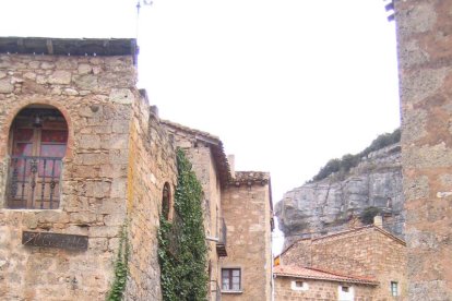 Imagen de uno de los rincones de Orbaneja junto al molino.