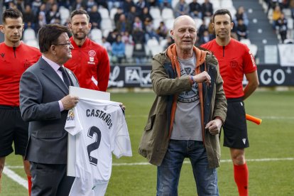 El encuentro estuvo amenizado por más de 10.000 aficionados blanquinegros y cerca de 1.500 racinguistas que hicieron del Municipal, un auténtico templo del fútbol.