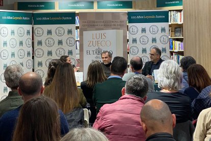 Luis Zueco, en una reciente presentación en la Casa del Libro de Madrid.