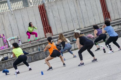 Instante de una clase de zumba de Mariángeles. SANTI OTERO