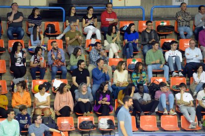 Aficionados disfrutando en El Plantío de la última victoria de la temporada regular. TOMÁS ALONSO
