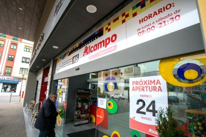 Mañana 24 de marzo abrirá sus puertas el nuevo Alcampo del Mercado Sur. TOMÁS ALONSO