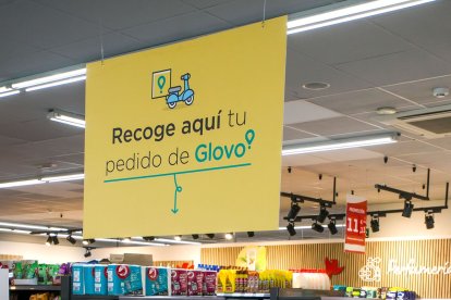 El supermercado Alcampo del Mercado Sur está incorporado a los servicios de transporte a casa o recogida en tienda del pedido on line. TOMÁS ALONSO