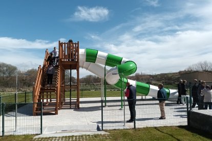 Acceso a los toboganes