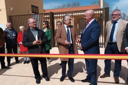 El sacerdote ha bendecido las instalaciones nuevas