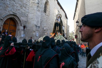 Instante de la procesión de Nuestra Señora de la Soledad. TOMÁS ALONSO