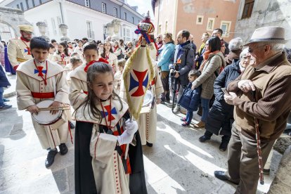 Participan los niños de la cofradía y de la parroquia de San Gil pero también de otras agrupaciones como la Schola Cantorum infantil, el grupo de monaguillos y niños de otras cofradías y de catequesis de otras parroquia. FOTOS: © ECB / SANTI OTERO