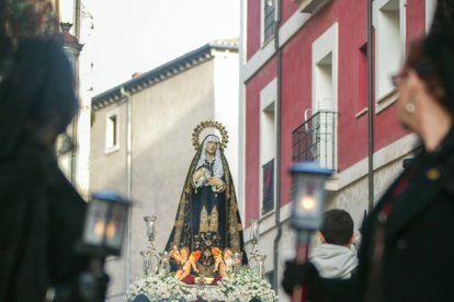 Instante de la procesión de Nuestra Señora de la Soledad. TOMÁS ALONSO