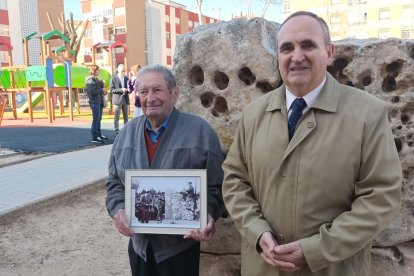 Paco Benito junto al actual presidente de la Asociación de Vecinos del barrio Santa Catalina